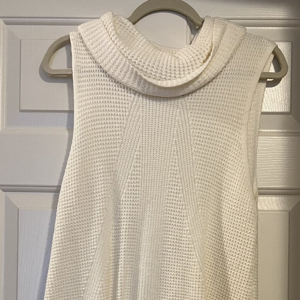White House Black Market off white sweater (size Large)